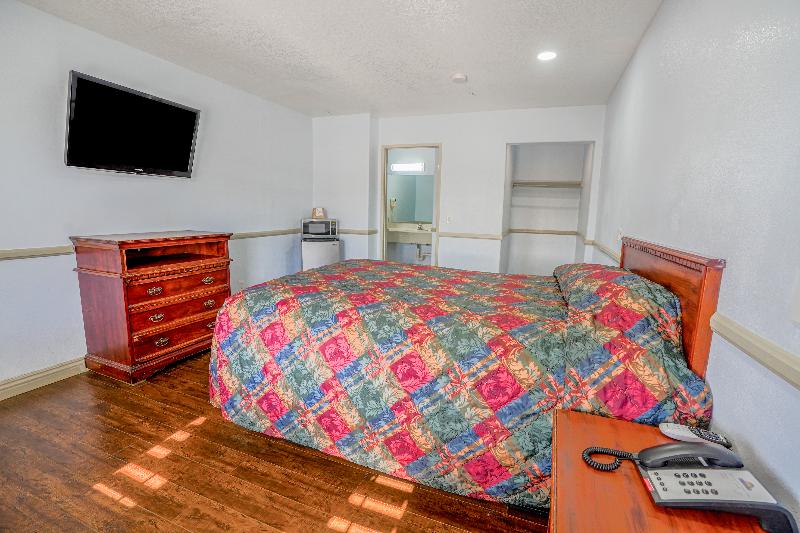 Day & Night Inn image