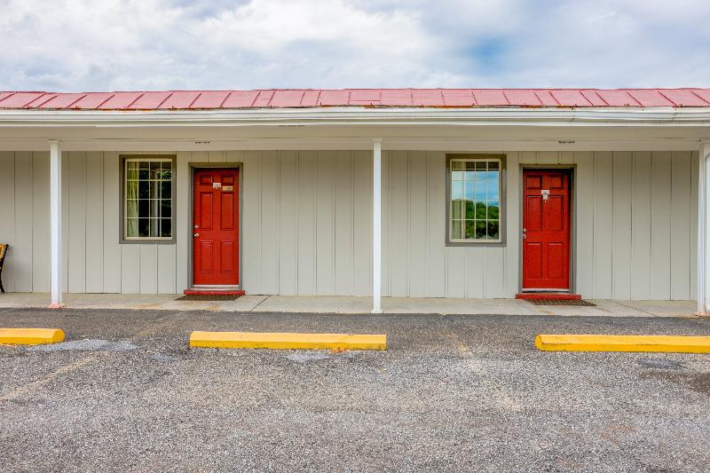 Budget Inn By OYO Natural Bridge I-81 image