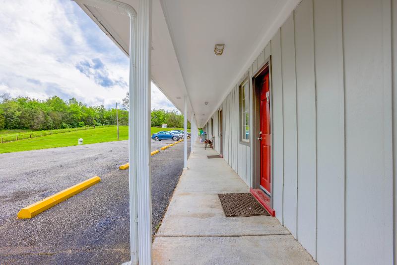 Budget Inn By OYO Natural Bridge I-81 image