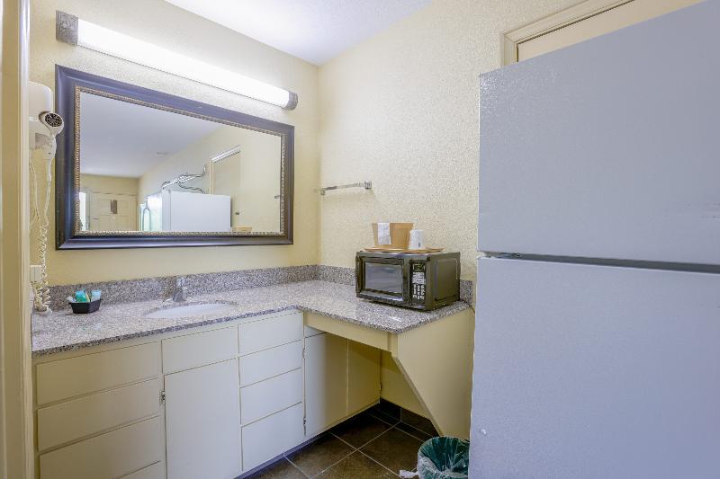 Budget Inn By OYO Natural Bridge I-81 image