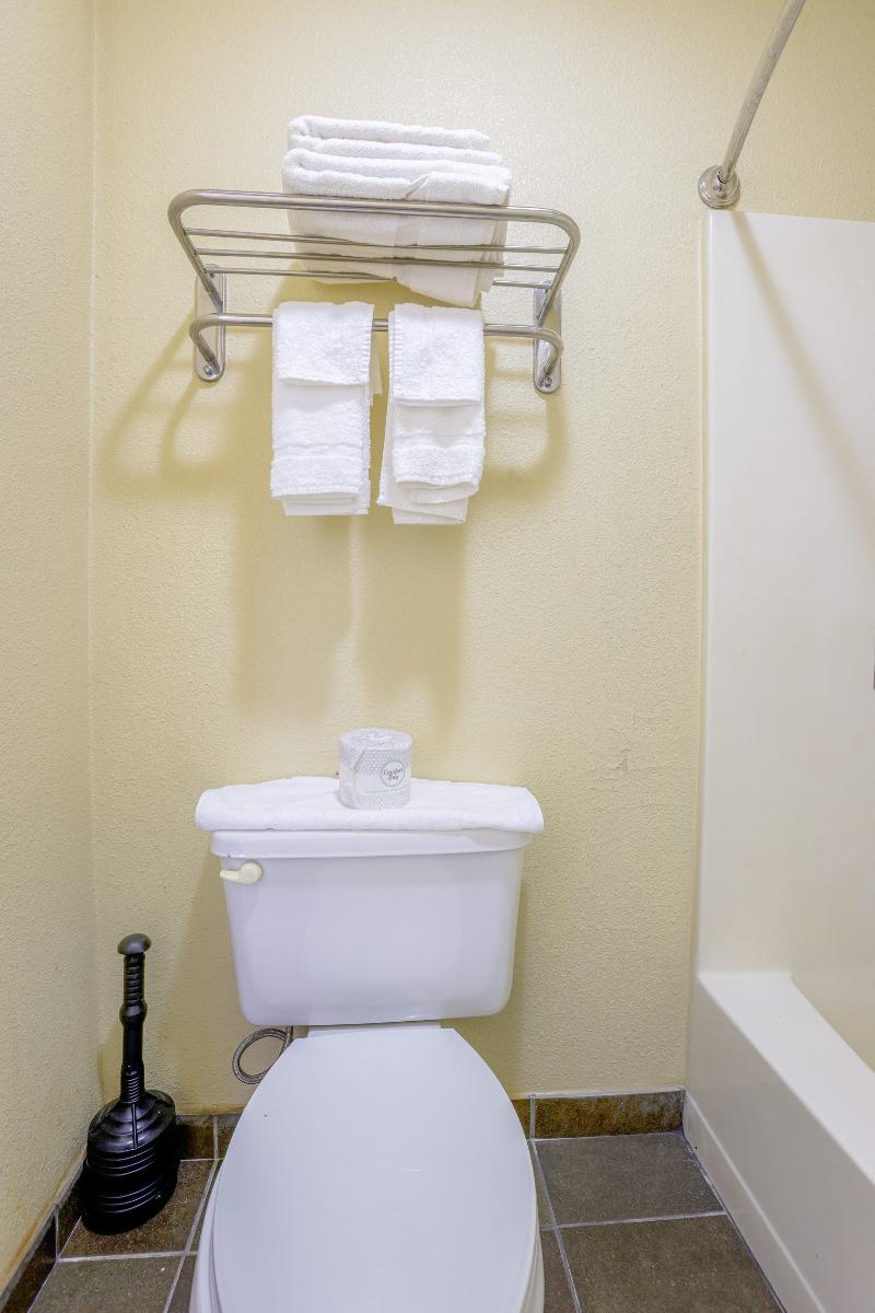 Budget Inn By OYO Natural Bridge I-81 image