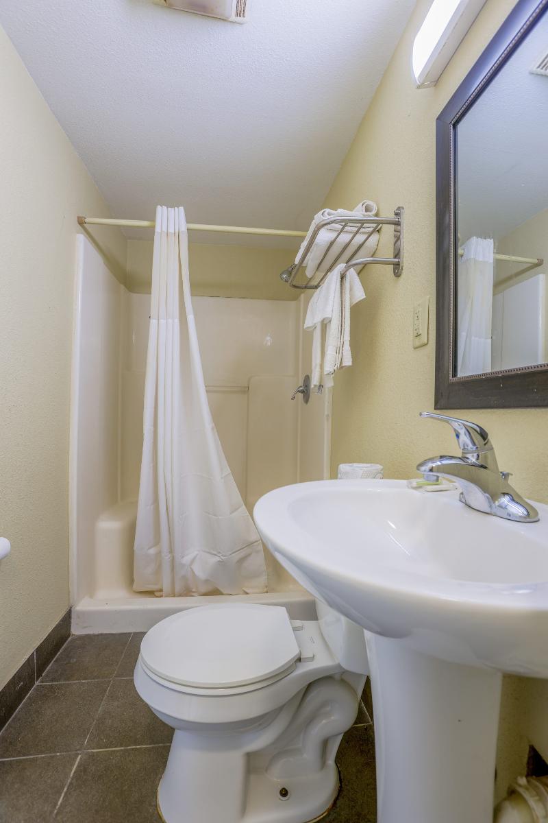 Budget Inn By OYO Natural Bridge I-81 image
