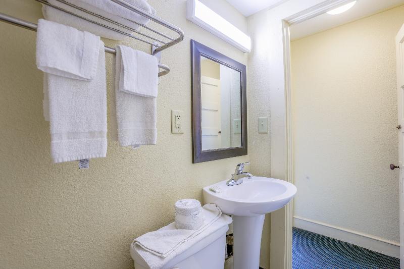 Budget Inn By OYO Natural Bridge I-81 image