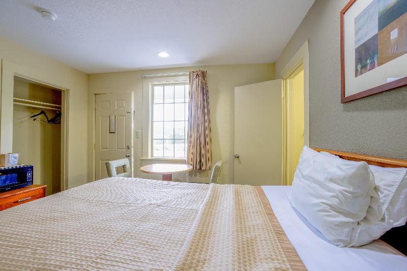 Budget Inn By OYO Natural Bridge I-81 image