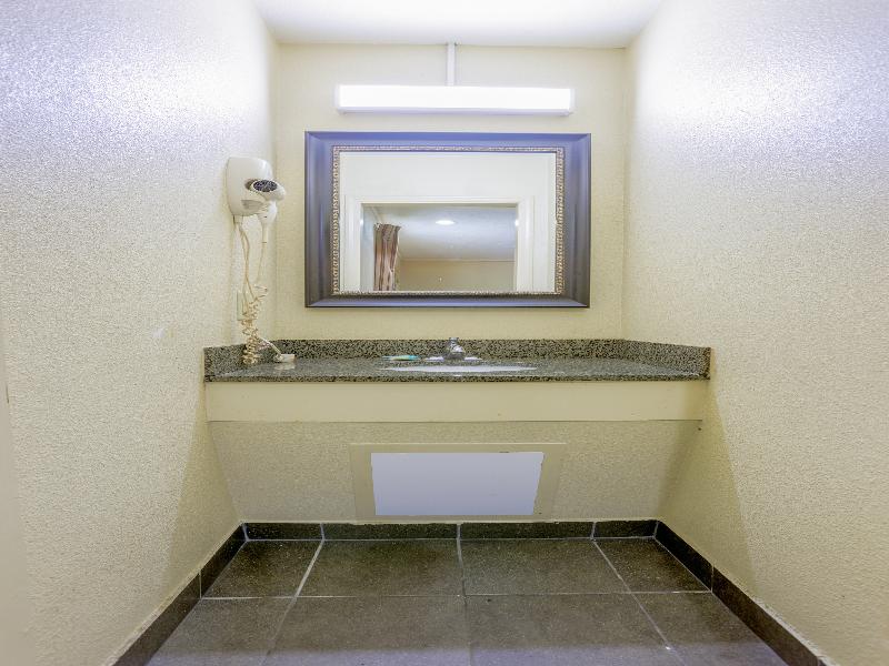 Budget Inn By OYO Natural Bridge I-81 image