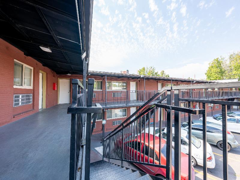 Banfield Studios By OYO Portland OR image