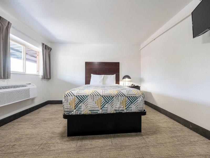 Banfield Studios By OYO Portland OR image