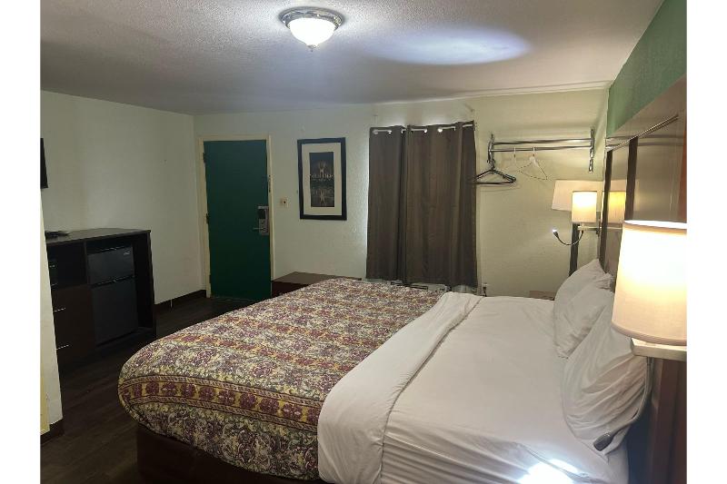 Hillcrest Motel by Oyo Aurora near Lawrenceburg image