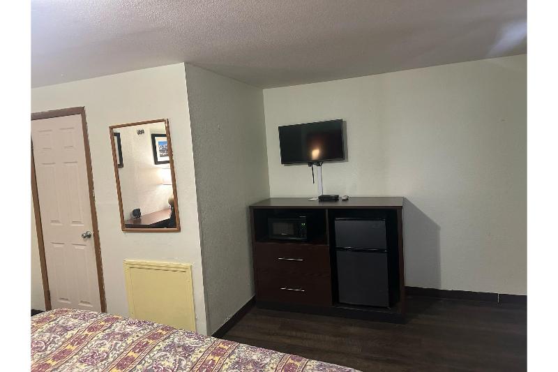 Hillcrest Motel by Oyo Aurora near Lawrenceburg image