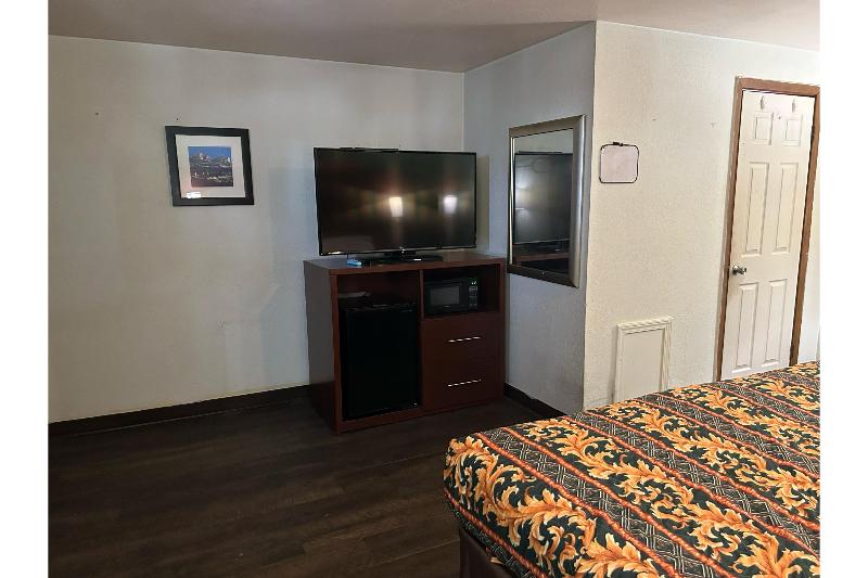 Hillcrest Motel by Oyo Aurora near Lawrenceburg image