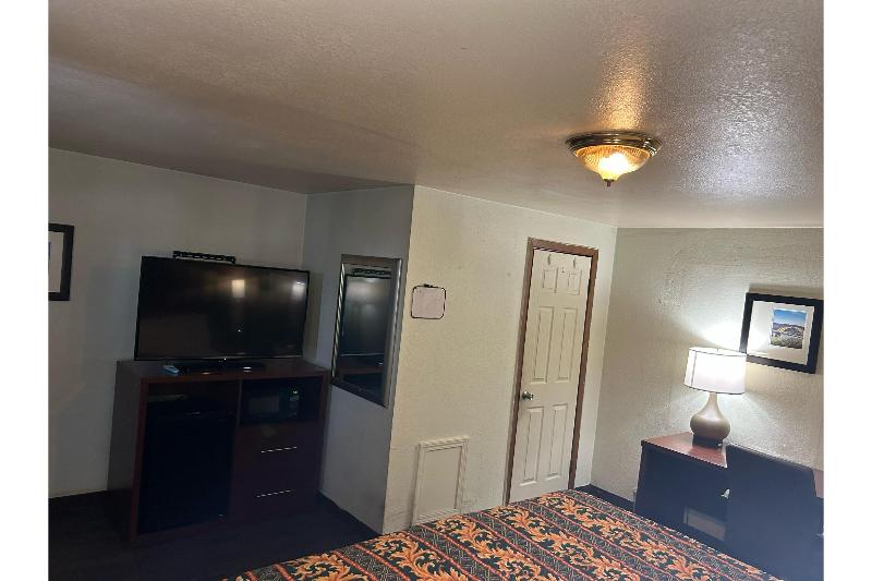 Hillcrest Motel by Oyo Aurora near Lawrenceburg image