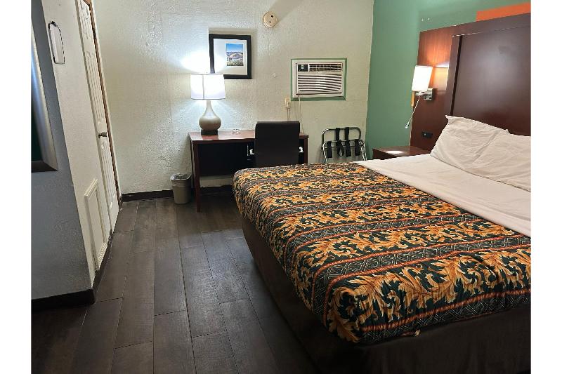 Hillcrest Motel by Oyo Aurora near Lawrenceburg image