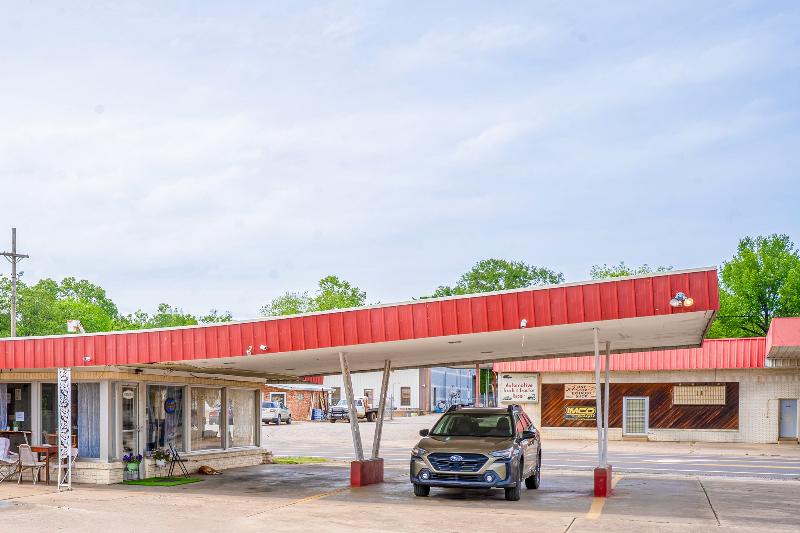 OYO Holiday Capri Motel & Rv Park image