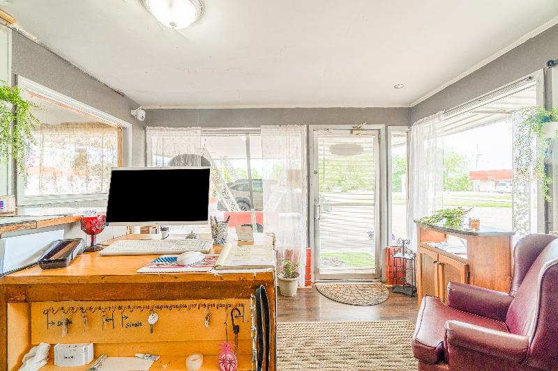 OYO Holiday Capri Motel & Rv Park image 2