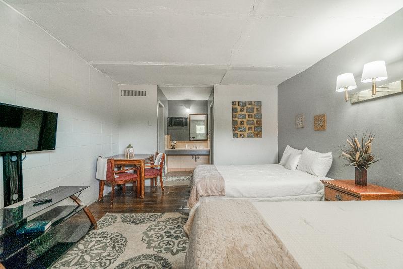 OYO Holiday Capri Motel & Rv Park image 6