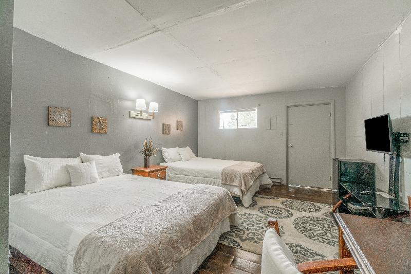 OYO Holiday Capri Motel & Rv Park image 8