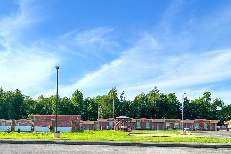 OYO Hickory House Inn image