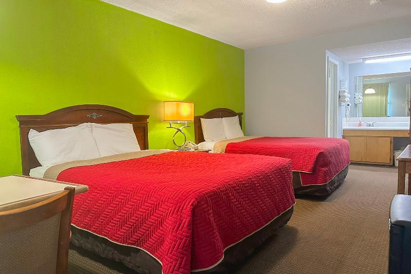 OYO Hickory House Inn image