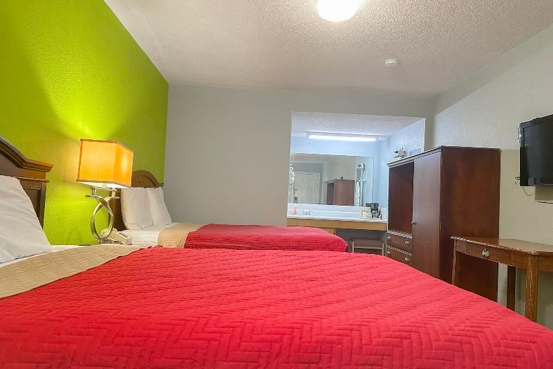 OYO Hickory House Inn image