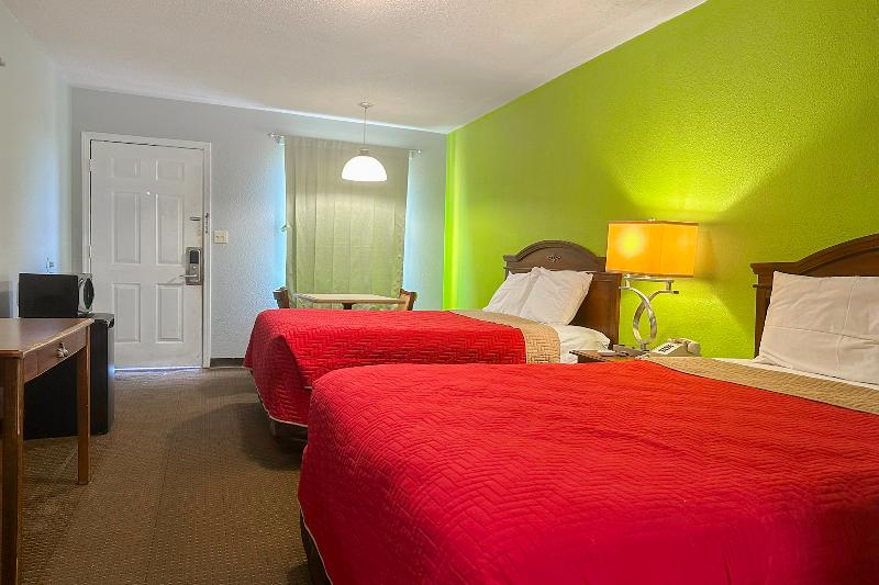 OYO Hickory House Inn image