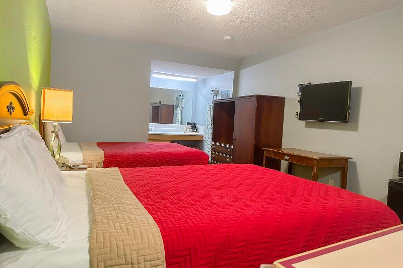 OYO Hickory House Inn image