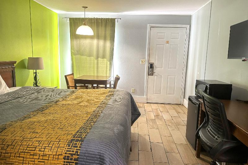 OYO Hickory House Inn image