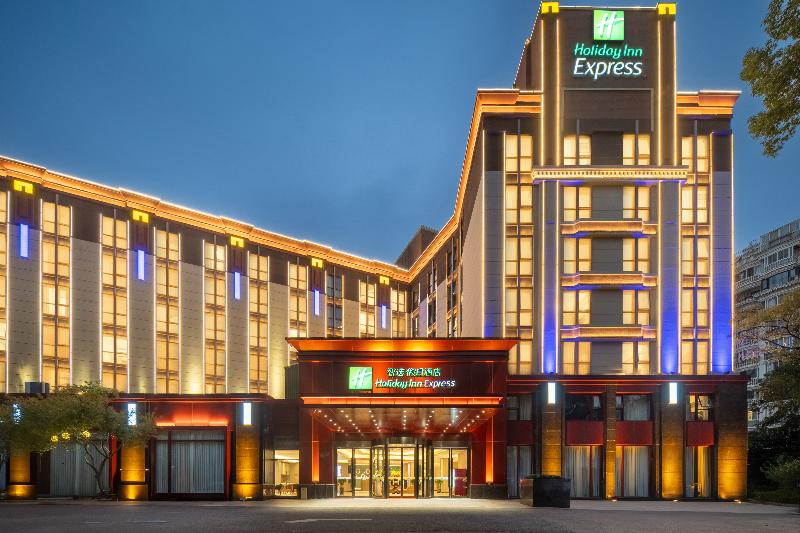 Holiday Inn Express Putuo Shanghai image