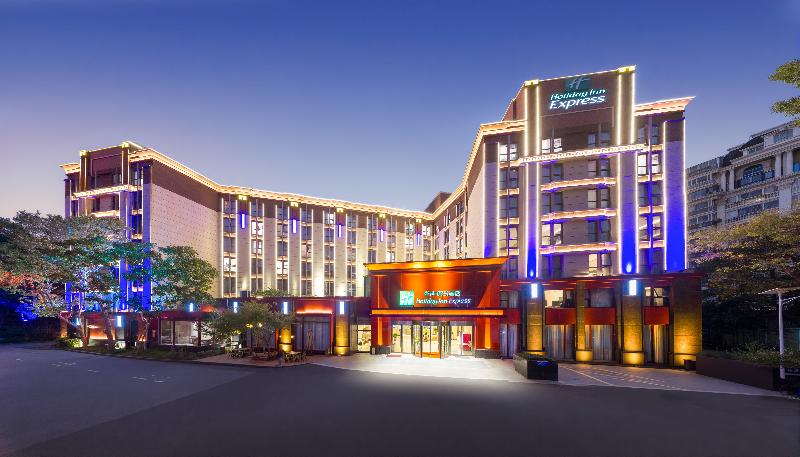 Holiday Inn Express Putuo Shanghai image