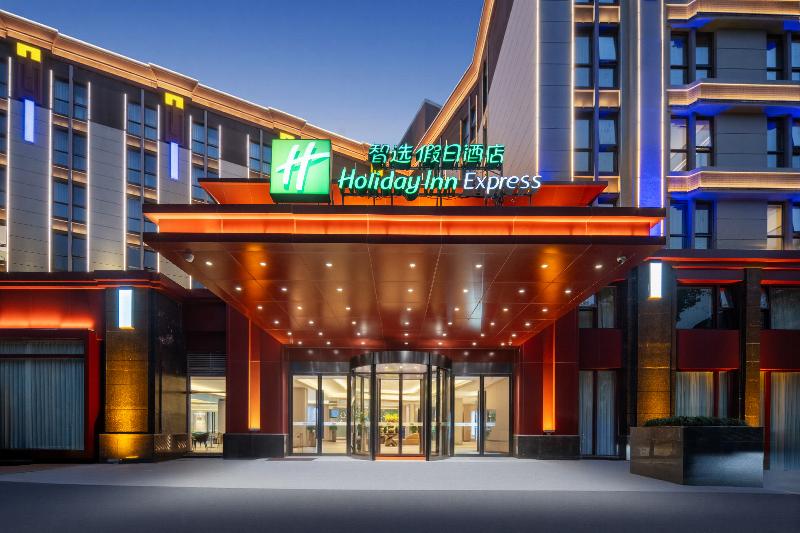 Holiday Inn Express Putuo Shanghai image