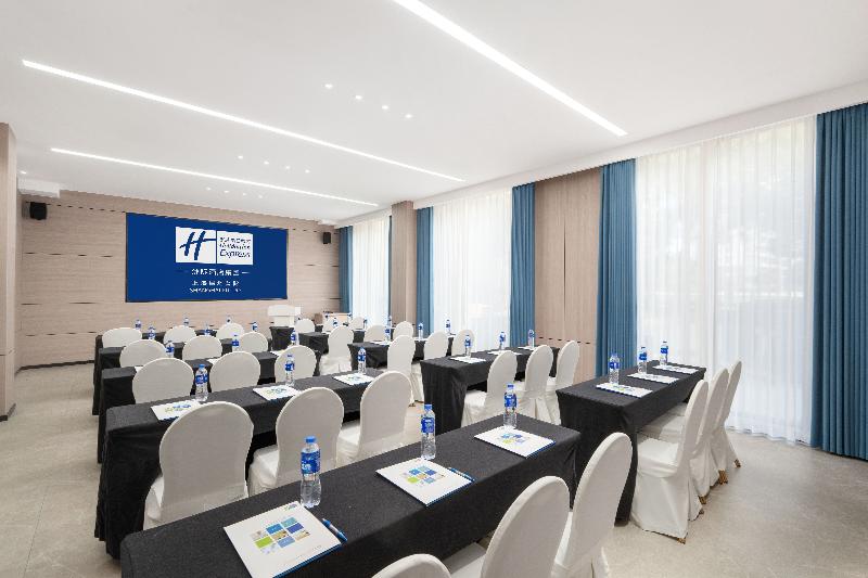 Holiday Inn Express Putuo Shanghai image