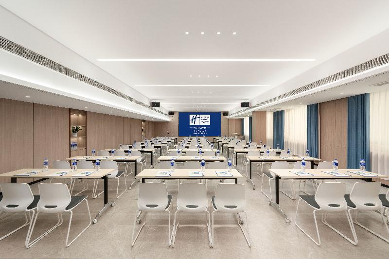 Holiday Inn Express Putuo Shanghai image