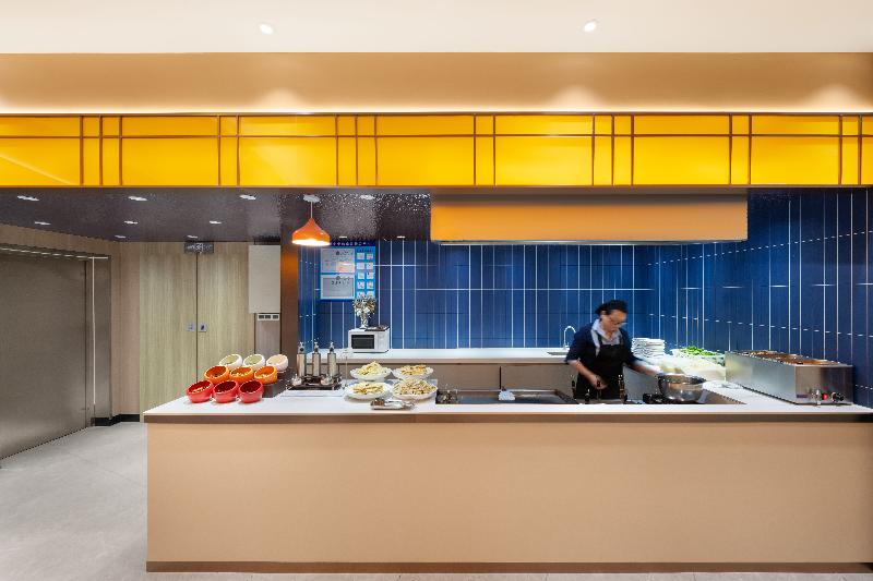 Holiday Inn Express Putuo Shanghai image