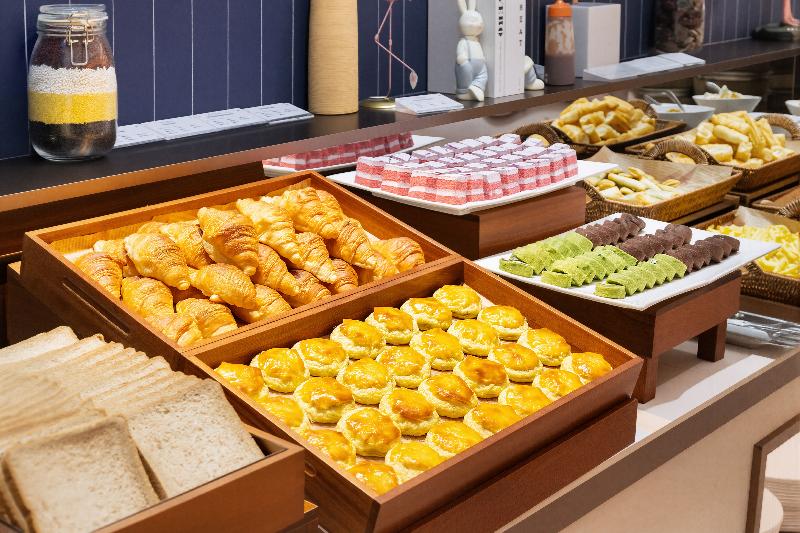 Holiday Inn Express Putuo Shanghai image