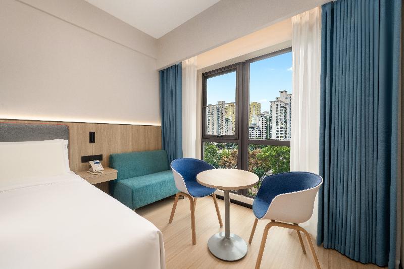 Holiday Inn Express Putuo Shanghai image