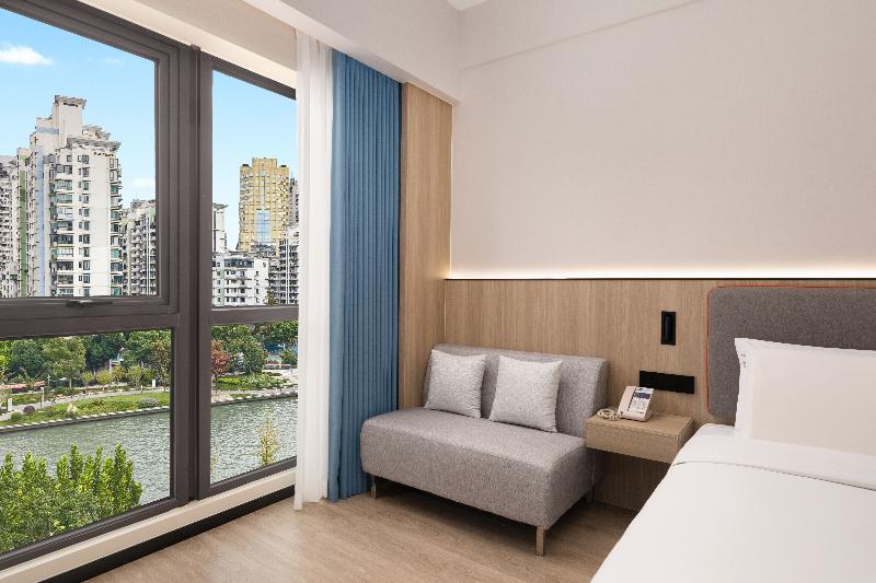 Holiday Inn Express Putuo Shanghai image