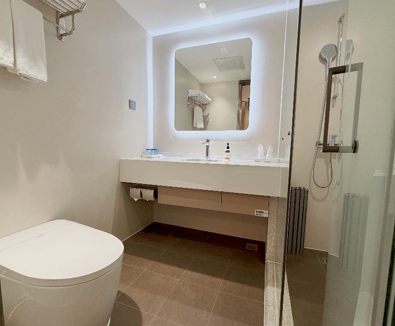 Holiday Inn Express Putuo Shanghai image