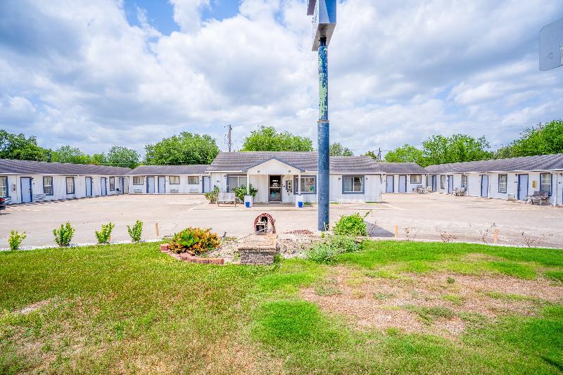 OYO Budget Inn Falfurrias Hwy 281 image