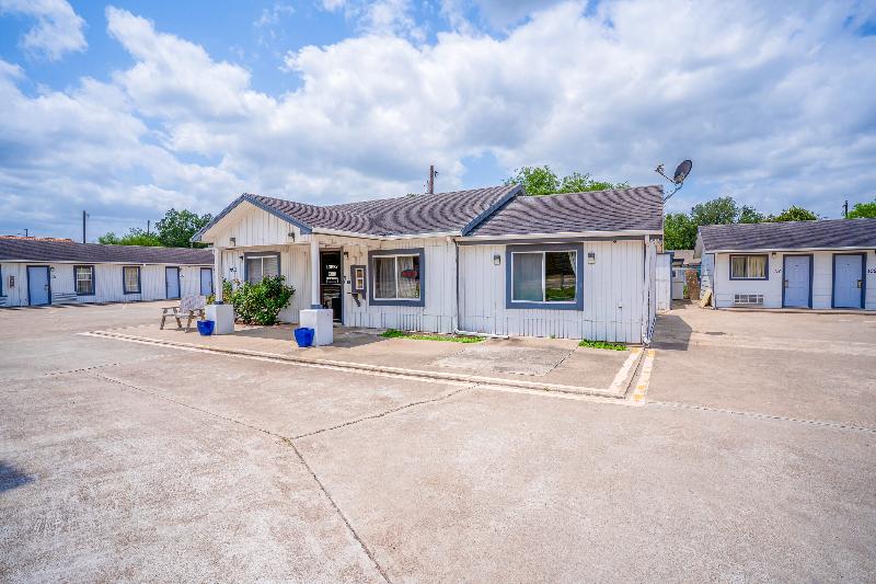 OYO Budget Inn Falfurrias Hwy 281 image