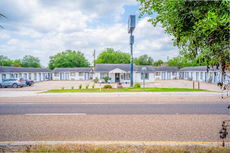 OYO Budget Inn Falfurrias Hwy 281 image