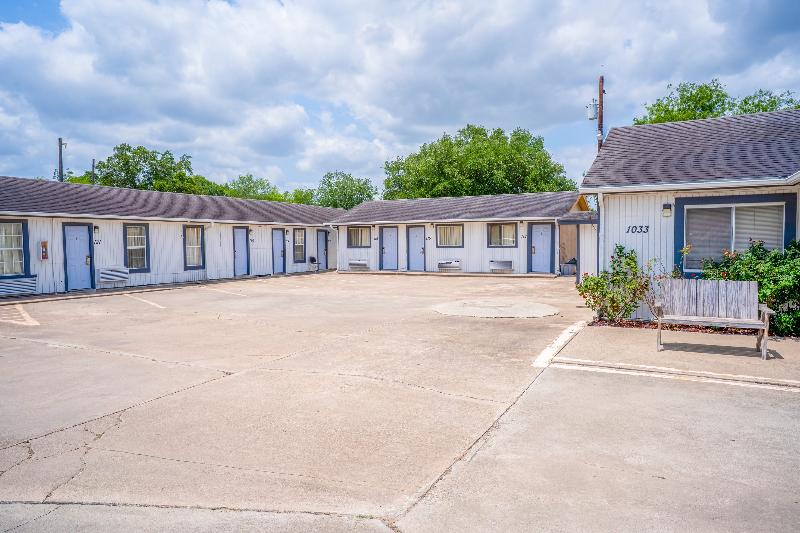 OYO Budget Inn Falfurrias Hwy 281 image