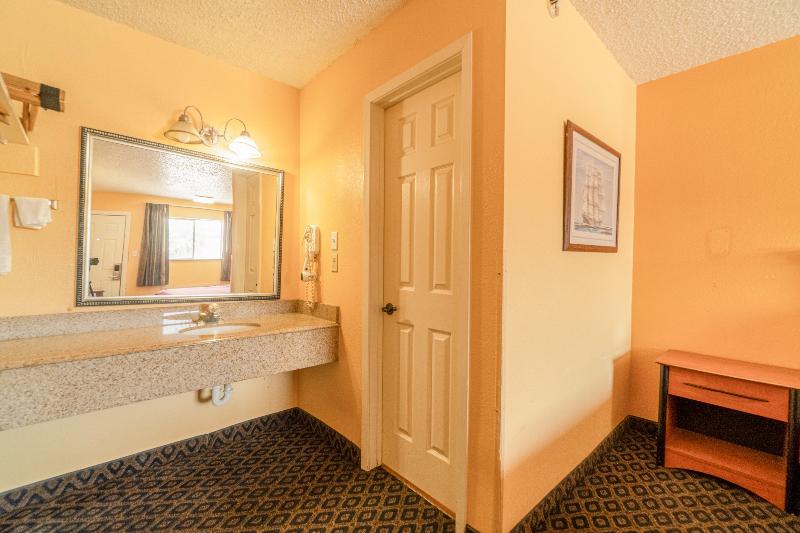 OYO Budget Inn Falfurrias Hwy 281 image