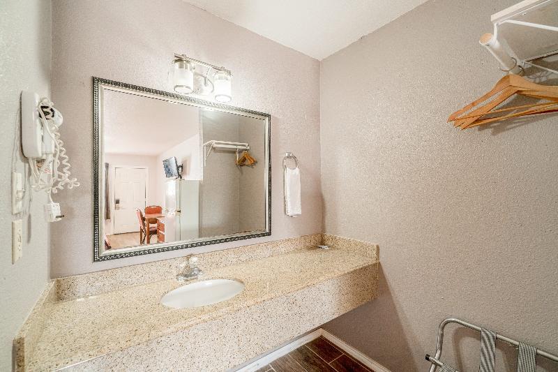OYO Budget Inn Falfurrias Hwy 281 image