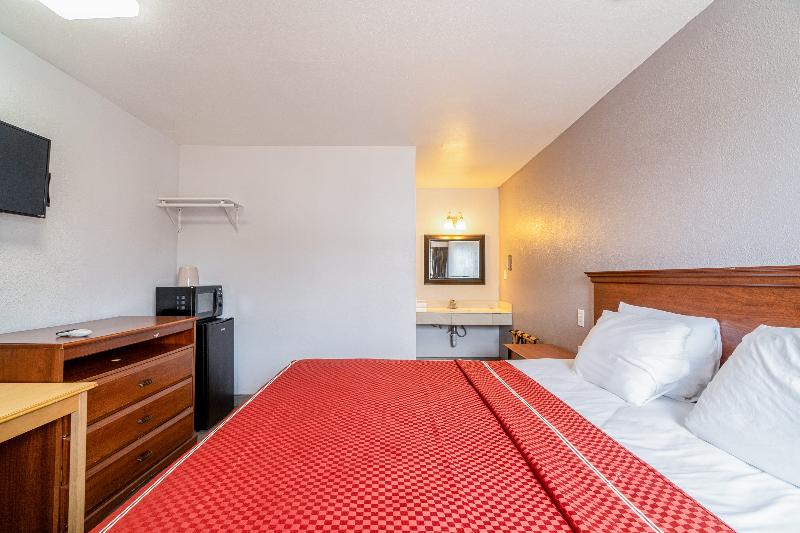 OYO Budget Inn Falfurrias Hwy 281 image
