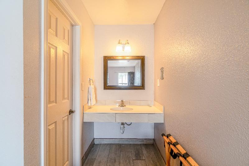 OYO Budget Inn Falfurrias Hwy 281 image