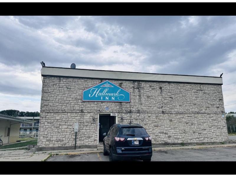 Hallmark Inn By OYO Fort Wayne — exterior view
