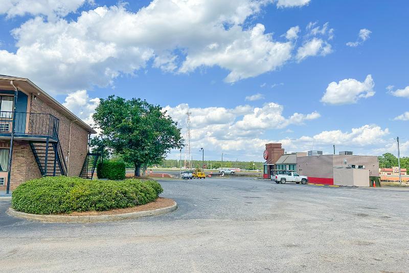 Louisville Inn by OYO Louisville Municipal Airport image