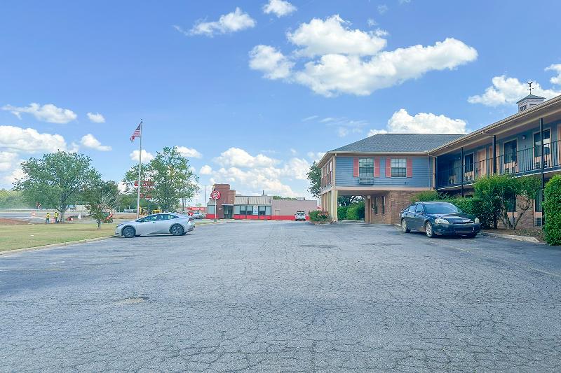Louisville Inn by OYO Louisville Municipal Airport image