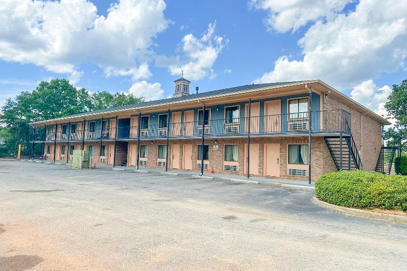 Louisville Inn by OYO Louisville Municipal Airport image