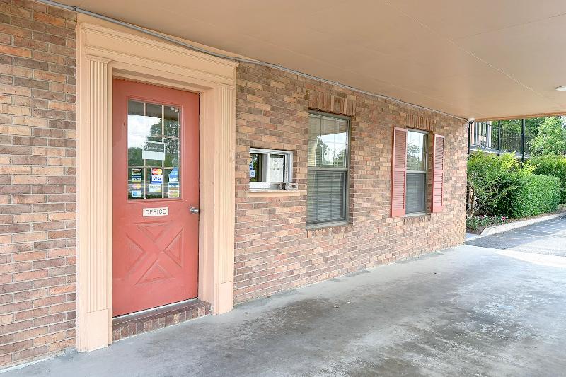 Louisville Inn by OYO Louisville Municipal Airport image