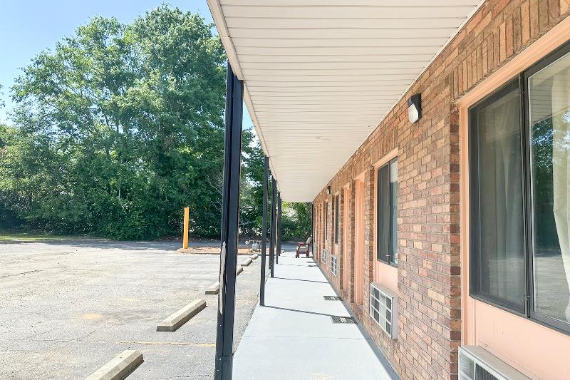 Louisville Inn by OYO Louisville Municipal Airport image